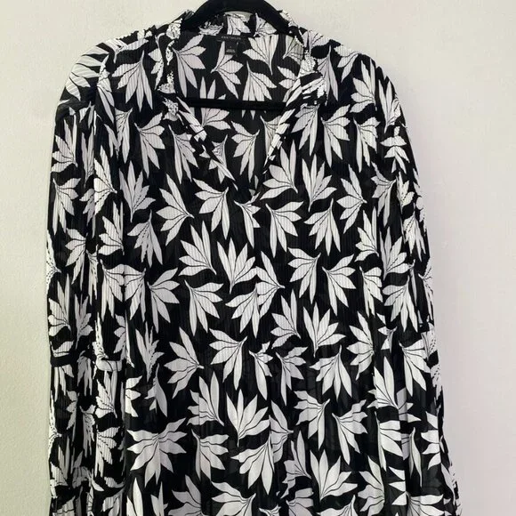 Ann Taylor Blouse Large Long Sleeve Pleated Floral Black & White Split Neck - Picture 7 of 9
